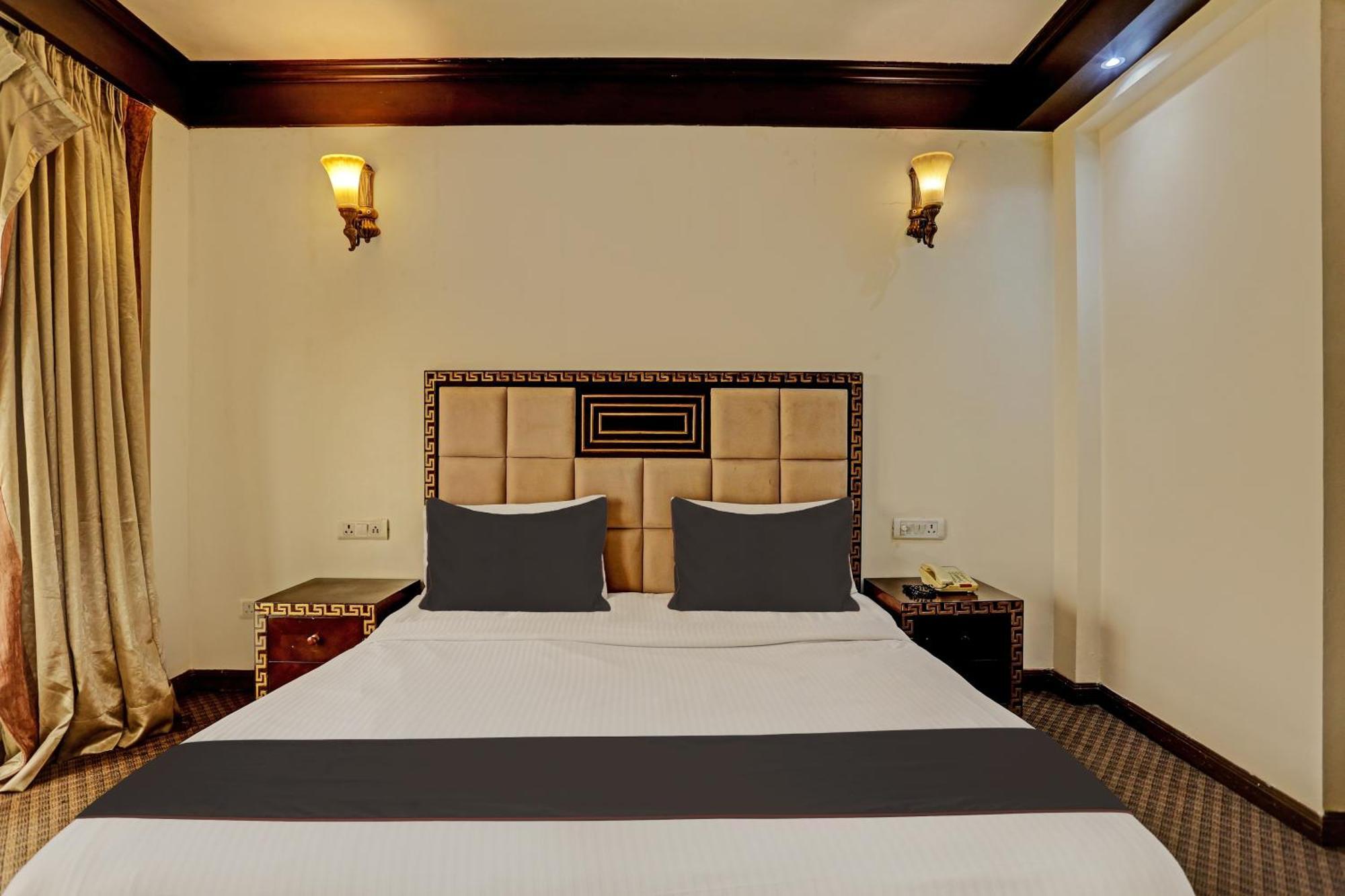Townhouse The Royce New Friends Colony Hotel 4*