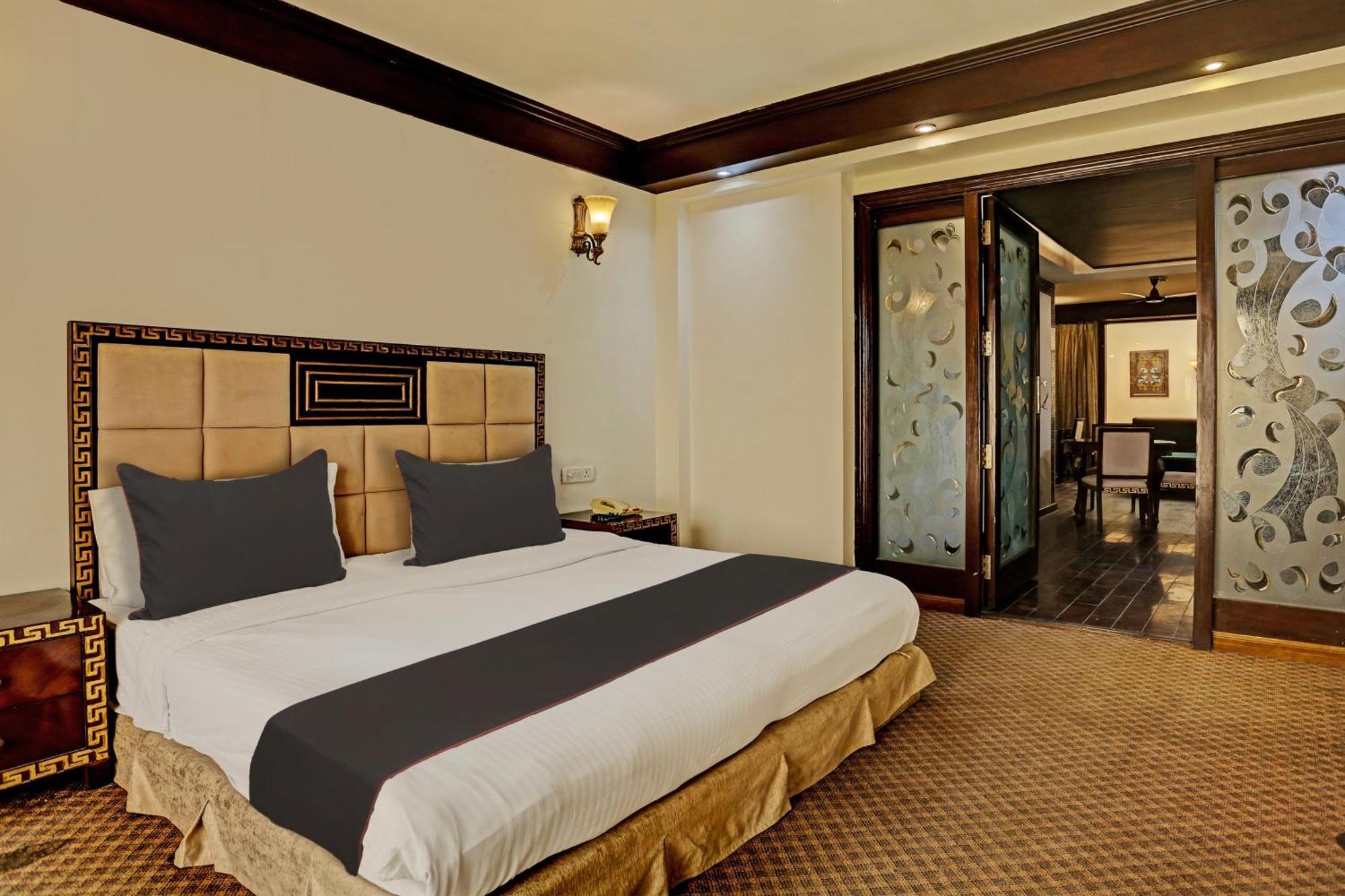Townhouse The Royce New Friends Colony 4*