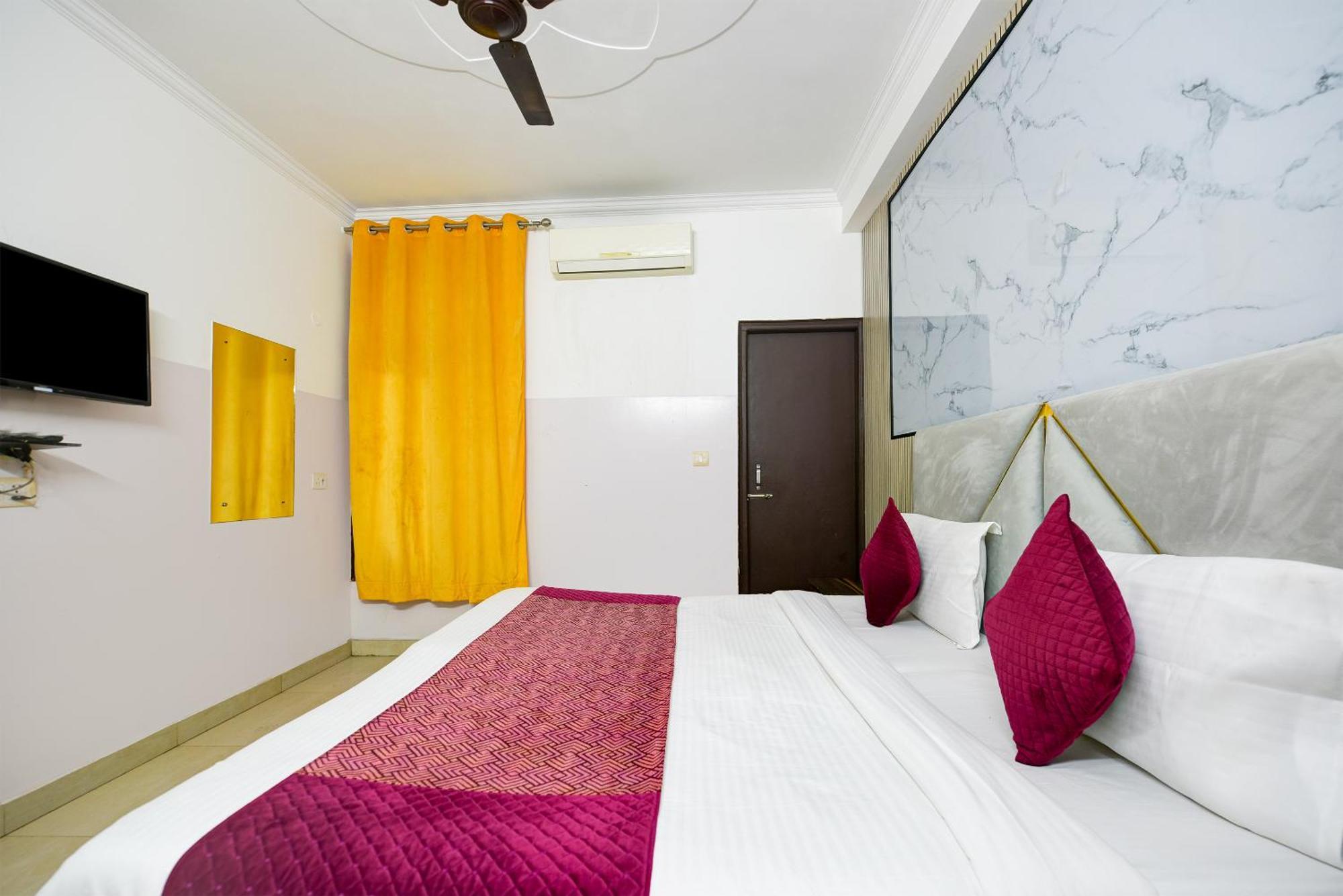 Galaxy Near Delhi Airport 4*