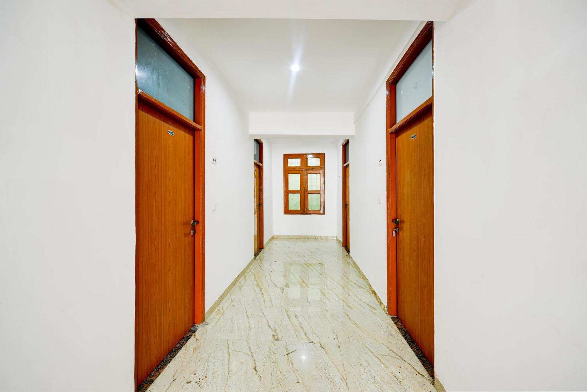 Galaxy Near Delhi Airport 4*