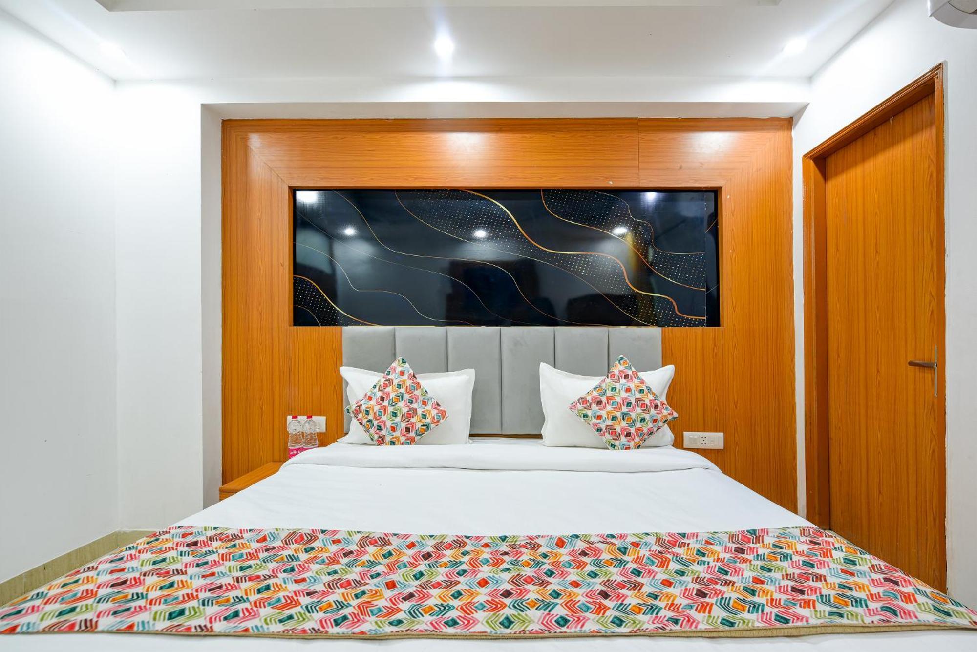 Hotel Galaxy Near Delhi Airport