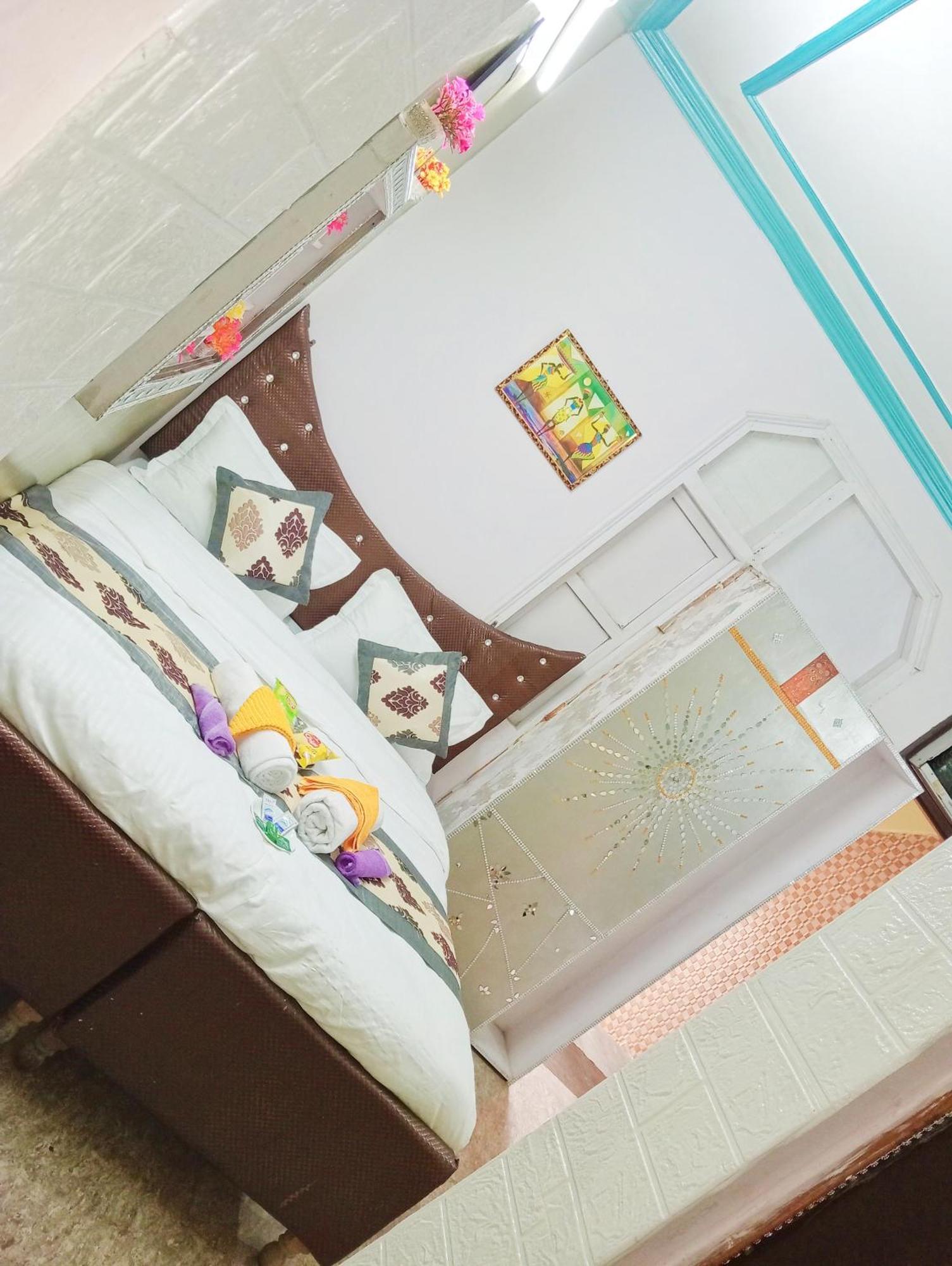 Hotel Shri Krishna *