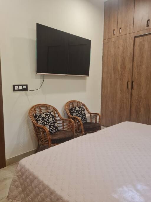 Apartment A Luxury Abode In The Heart Of South Delhi! *