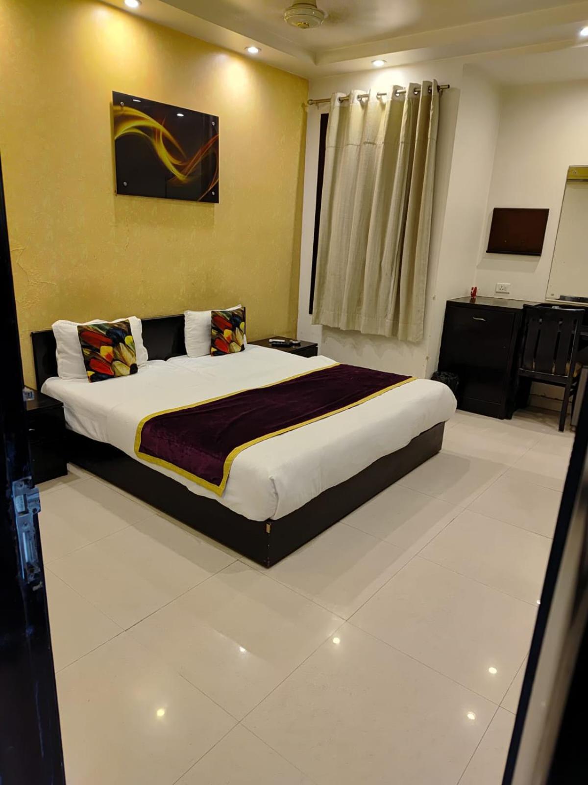 Hotel Swathi - Paschim Vihar