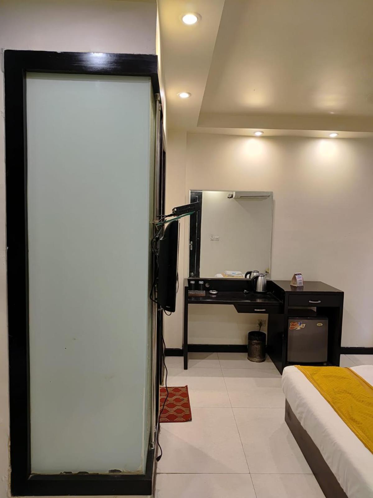 Swathi - Paschim Vihar Hotel 4*