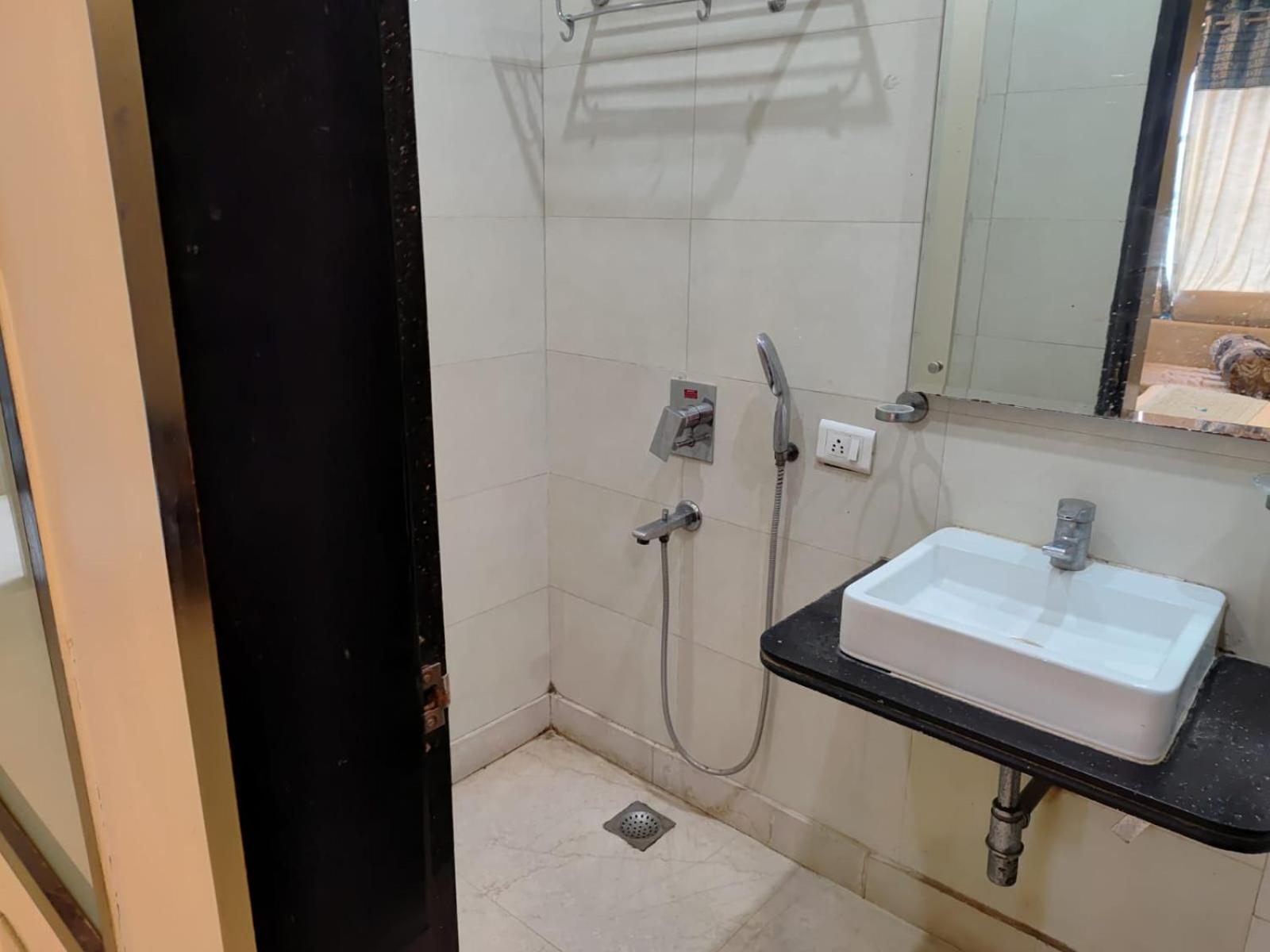 Swathi - Paschim Vihar 4*