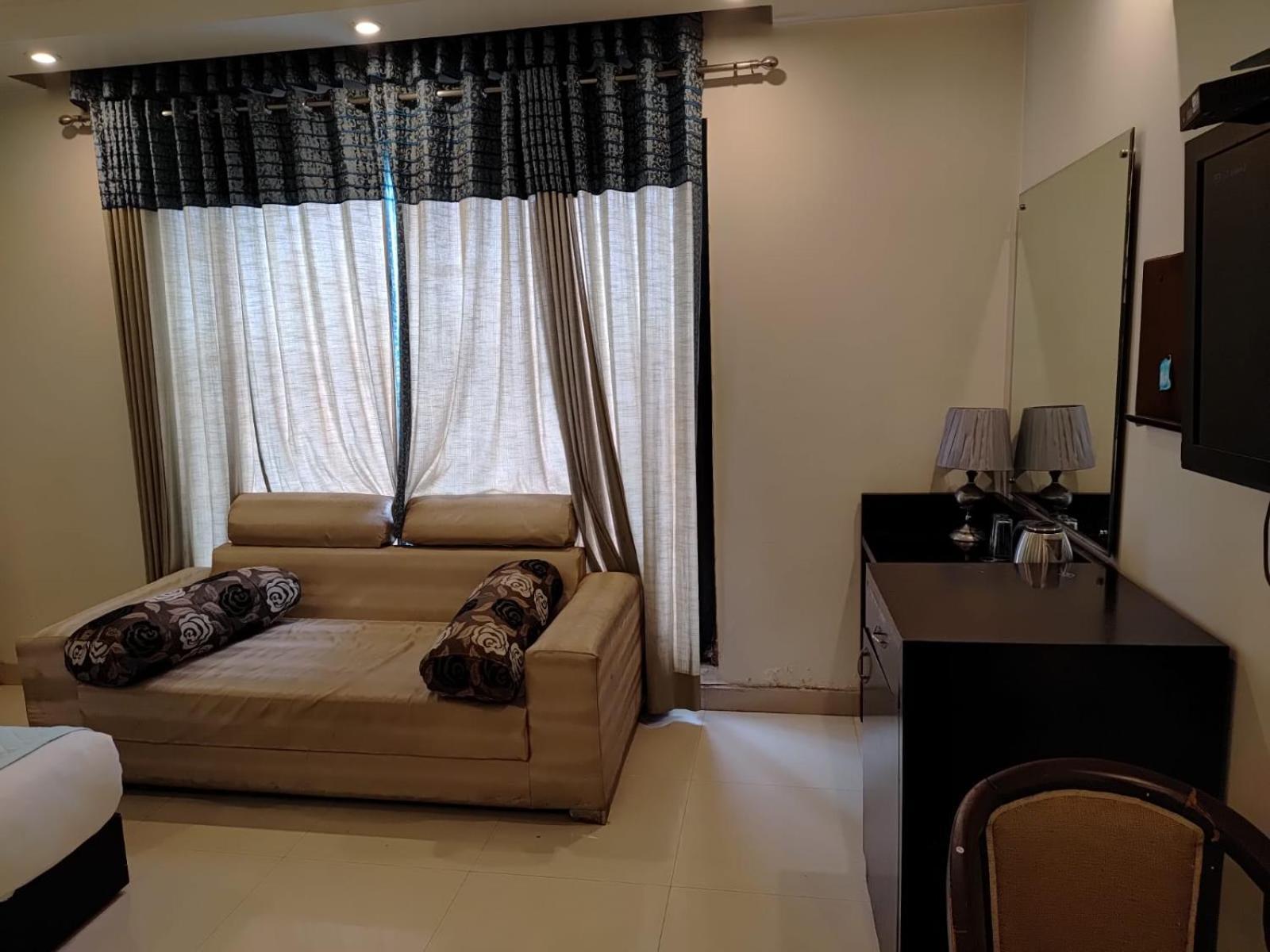 Swathi - Paschim Vihar Hotel 4*