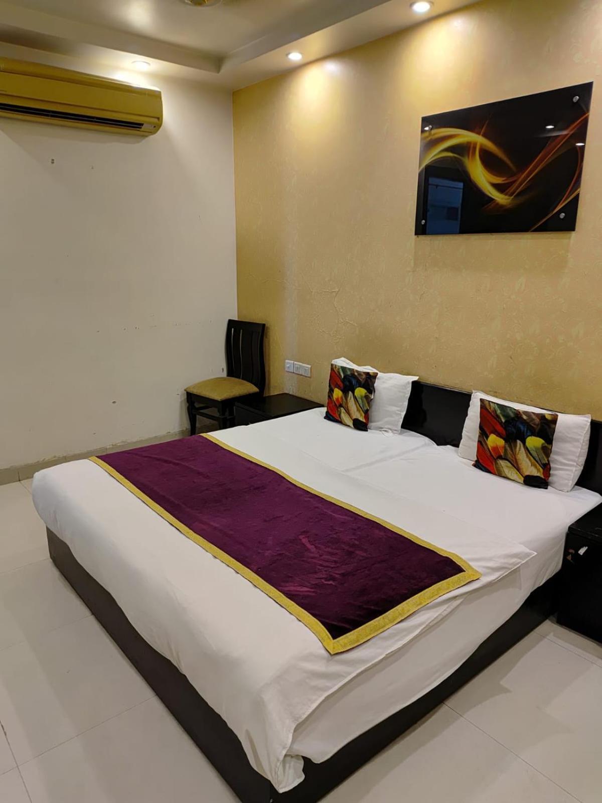 Hotel Swathi - Paschim Vihar New Delhi