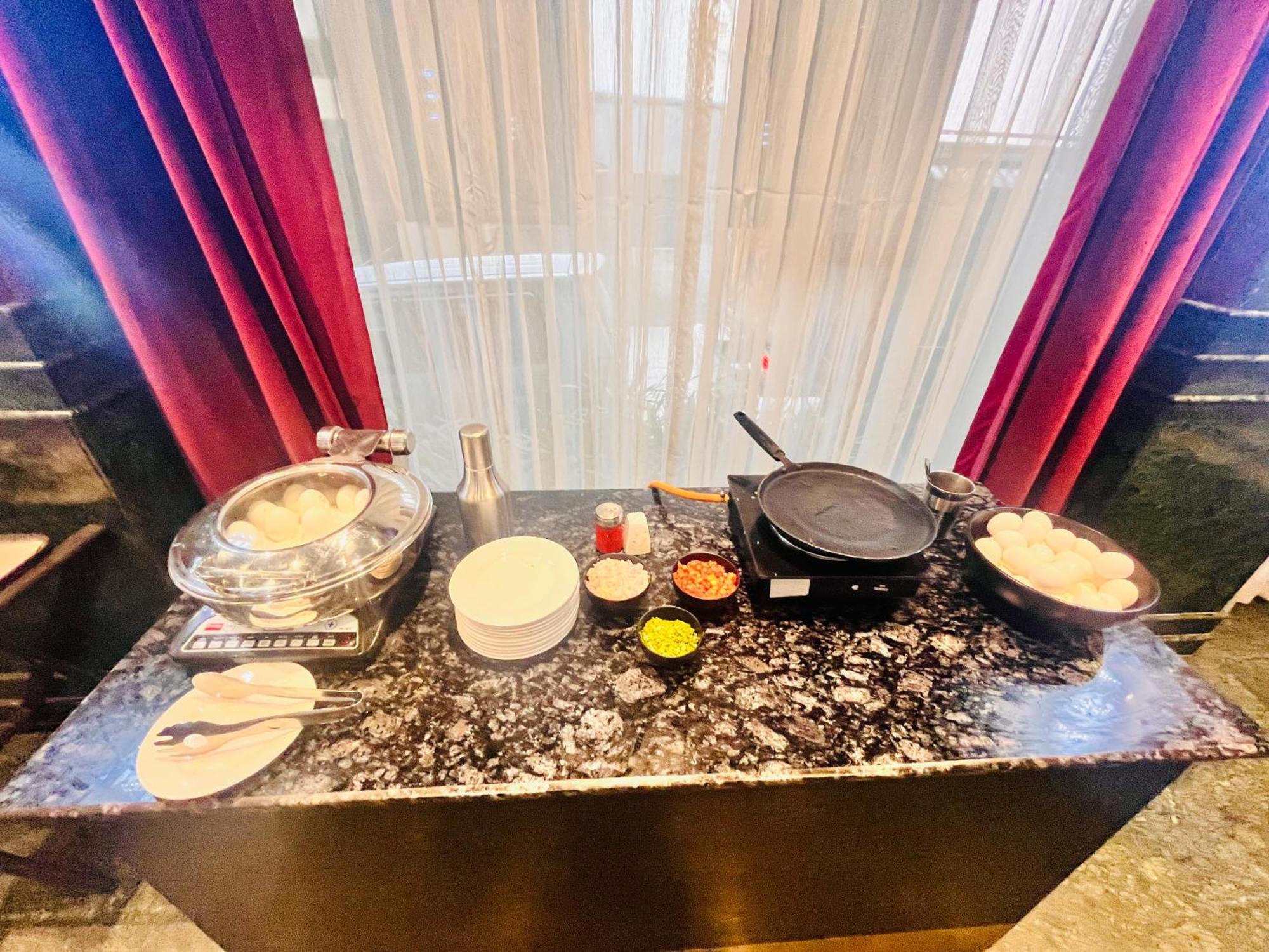 Hotel Foxoso Delhi Airport