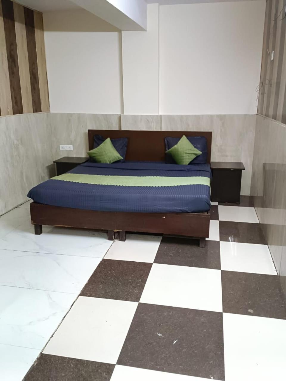 Lemonade Aparthotel New Delhi