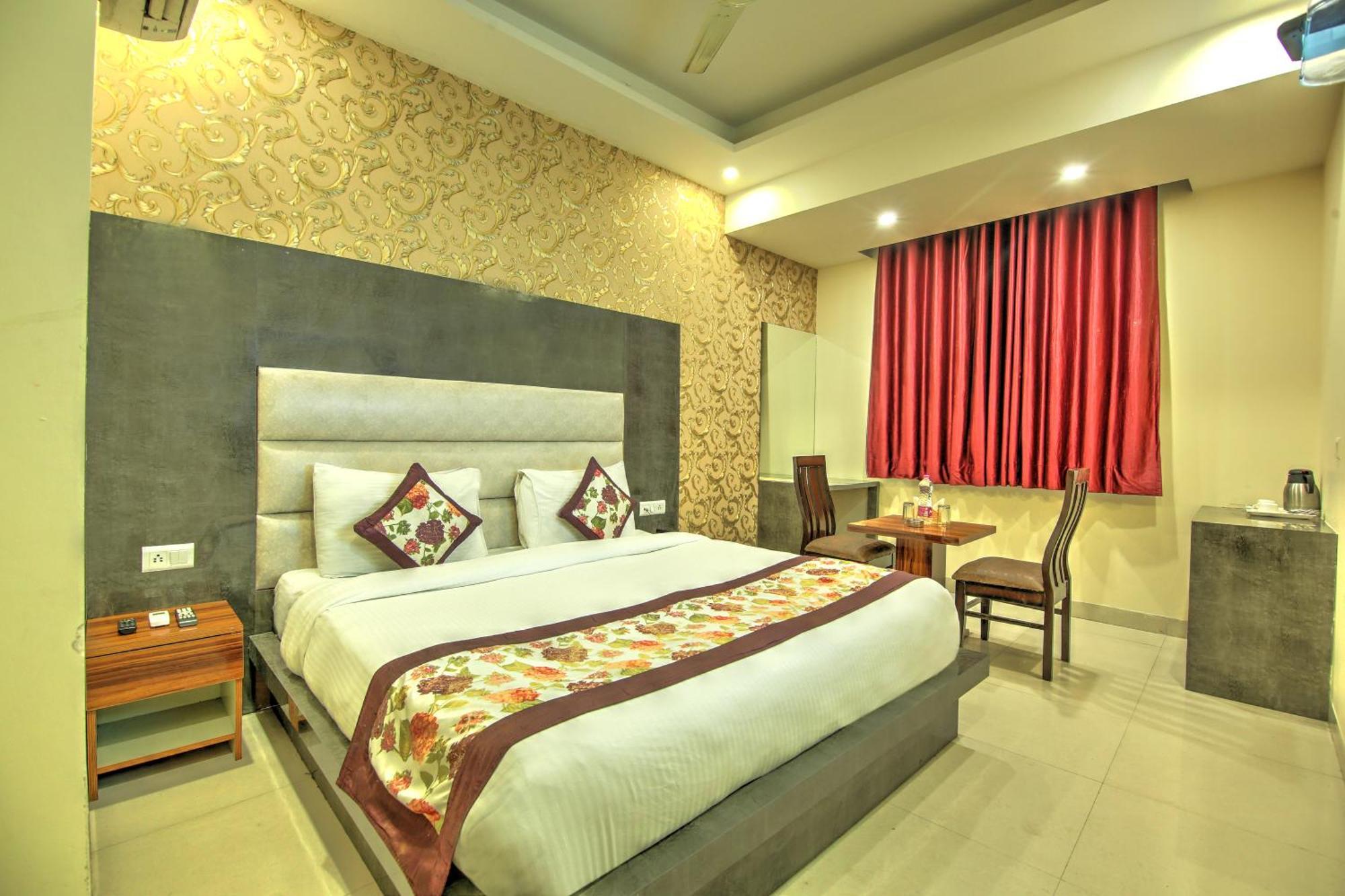 Smart Signature Delhi Airport 3*