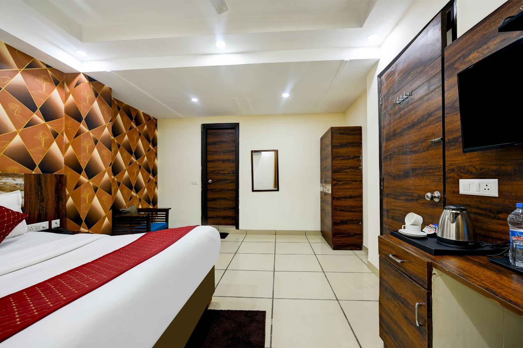 The Ocaen Near Delhi Airport 4* New Delhi