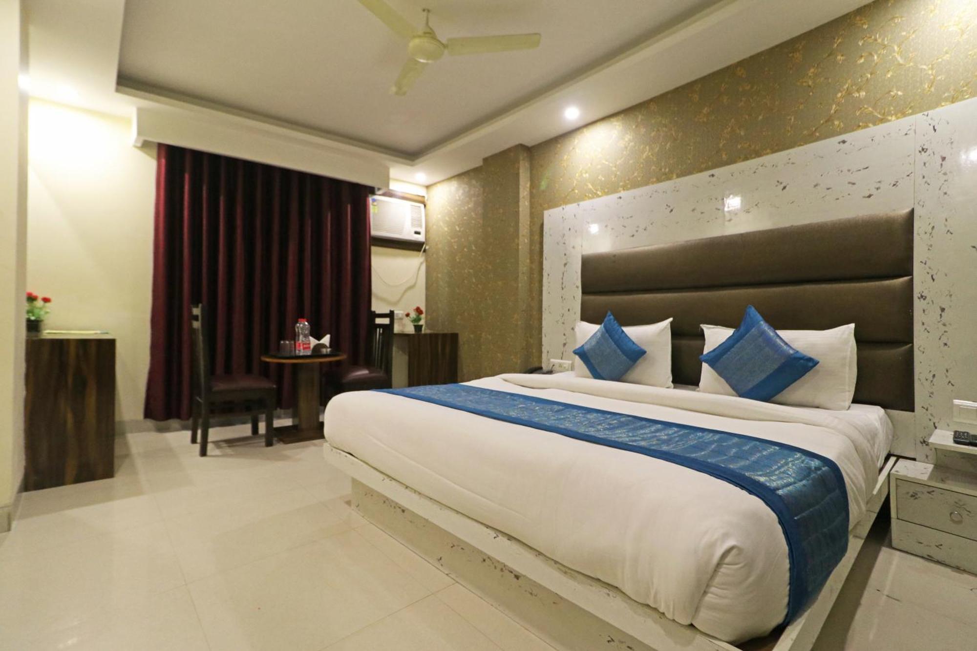 Smart Signature Delhi Airport 3*