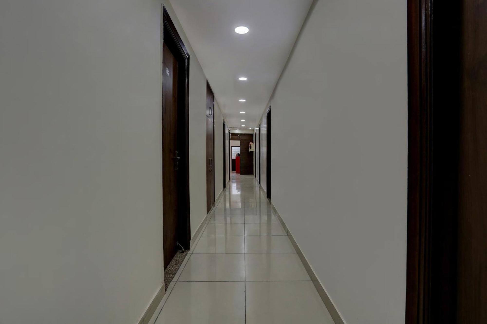 O The Paradise 3* New Delhi