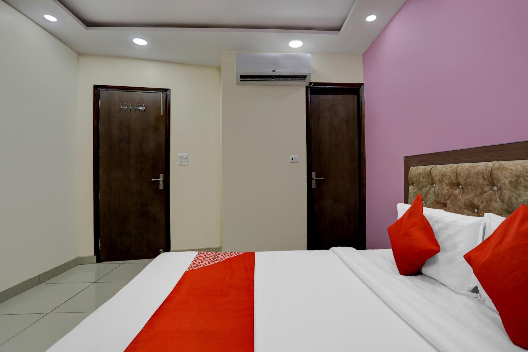 Hotel O The Paradise 3*