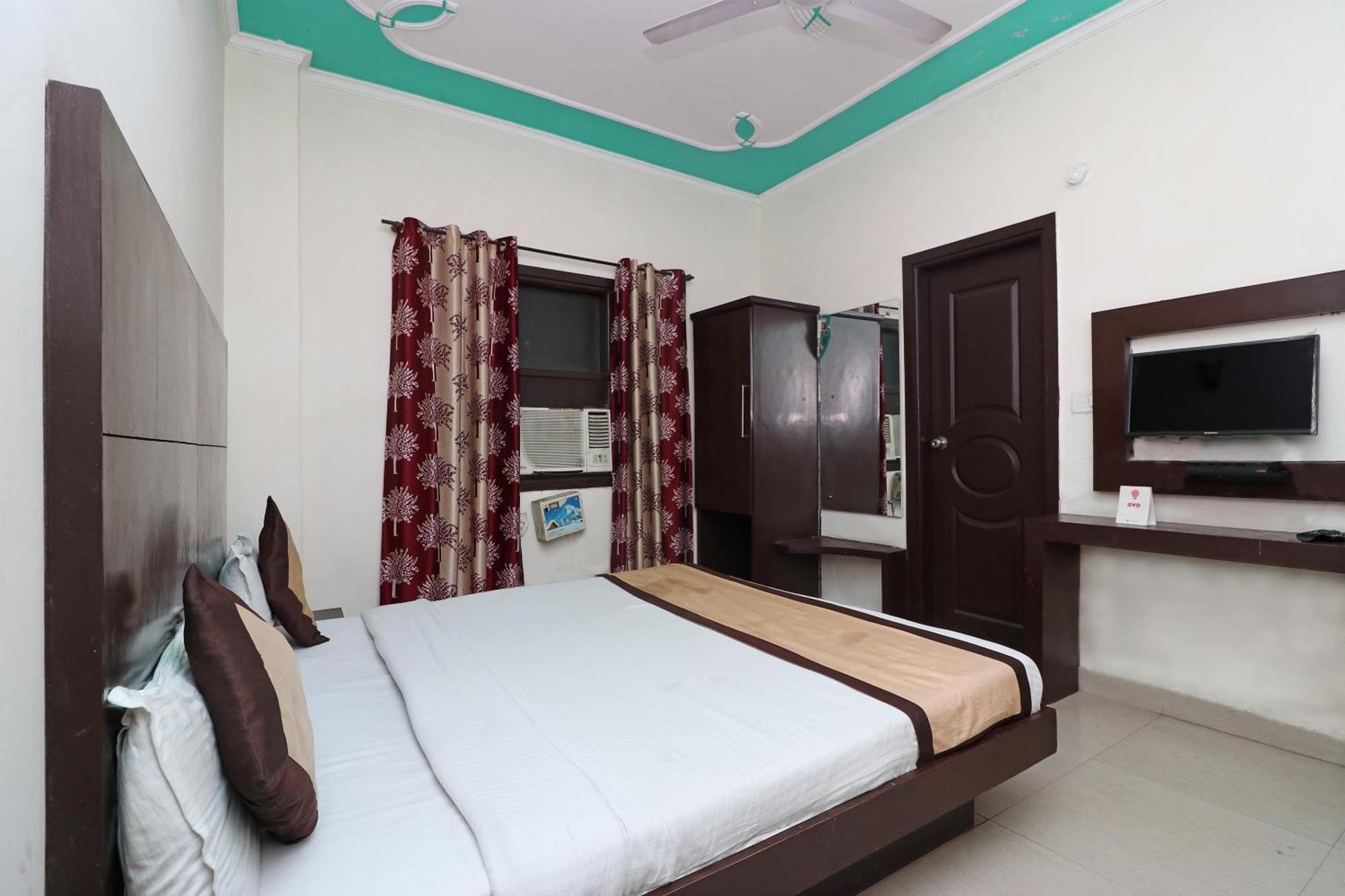 O Aura Palace Deluxe 4* New Delhi
