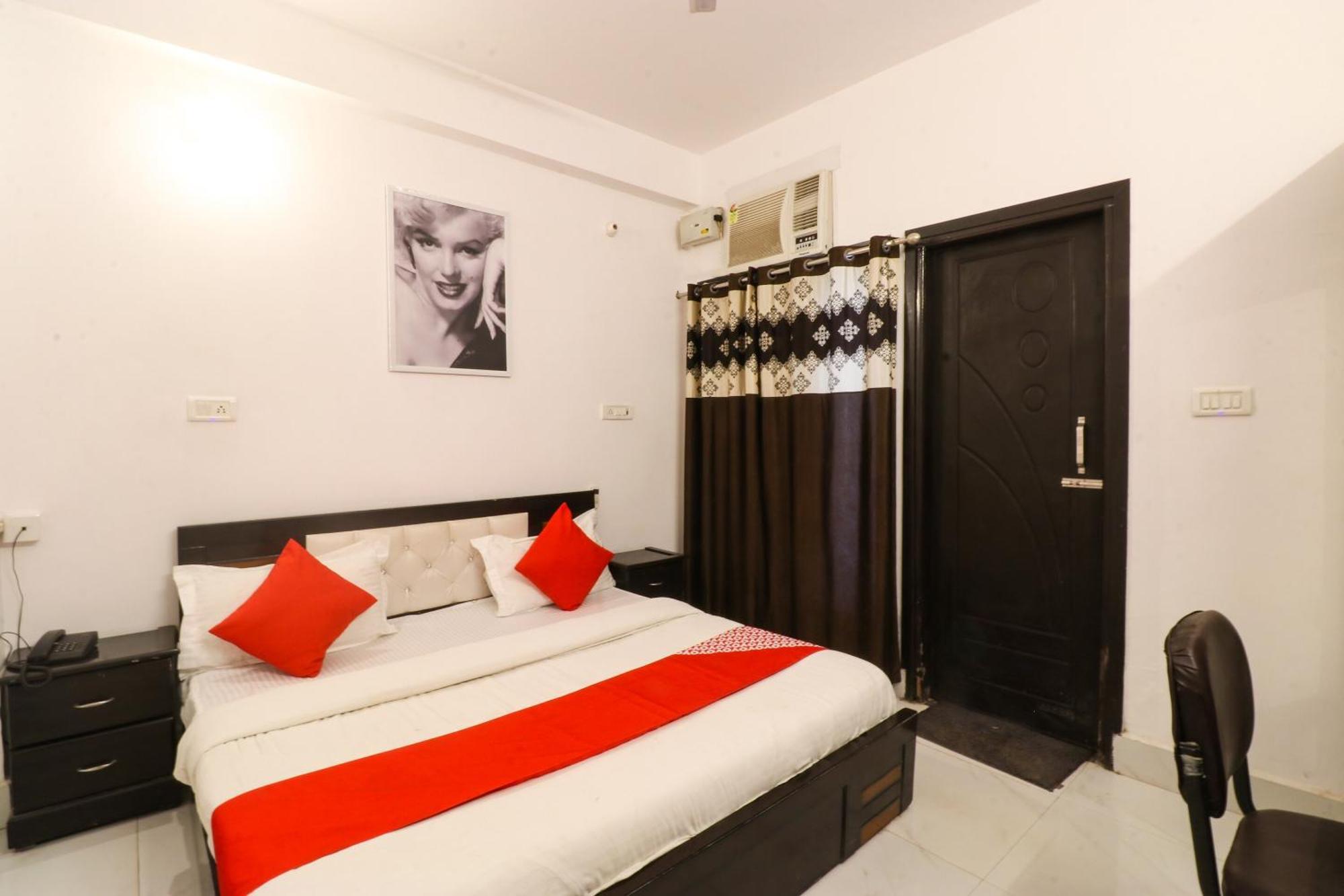 Hotel O Silver Palace Near Dwarka Sector 9 Metro Station