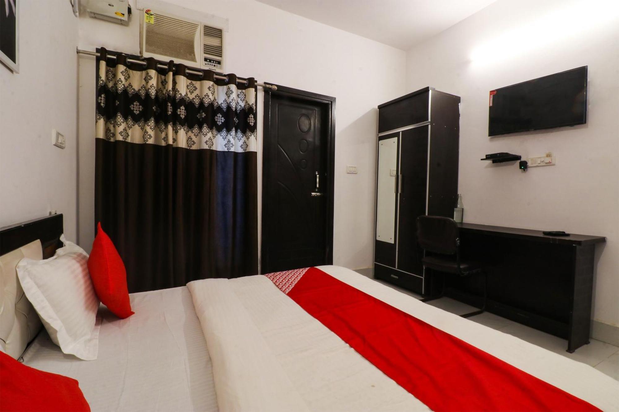 Hotel O Silver Palace Near Dwarka Sector 9 Metro Station