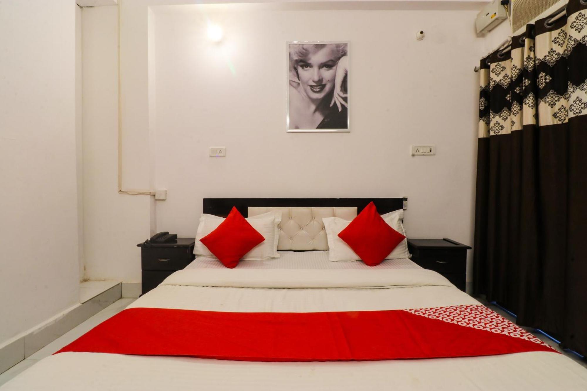 O Silver Palace Near Dwarka Sector 9 Metro Station 3*