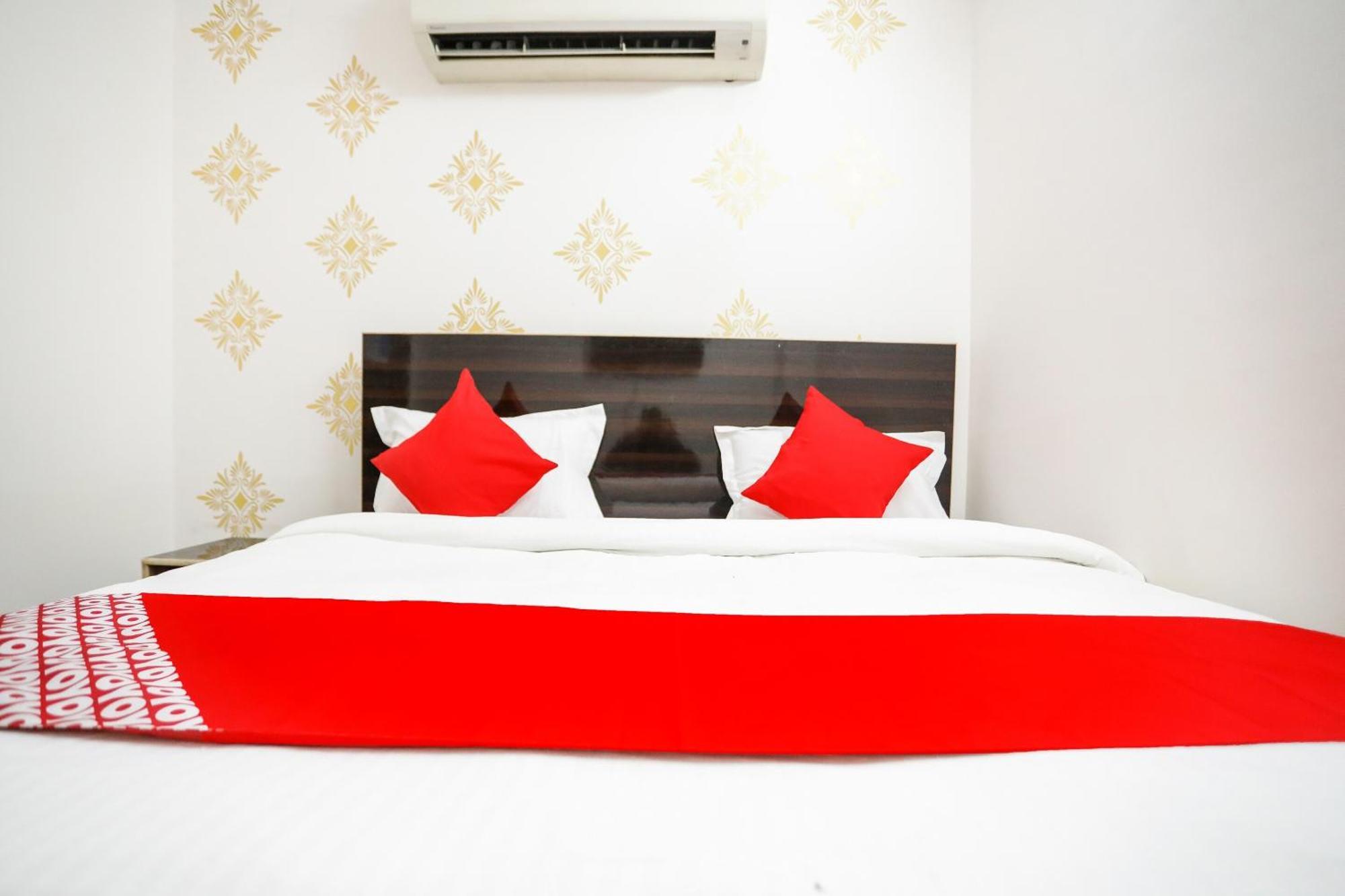 Hotel O Park Near New Ashok Nagar Metro Station