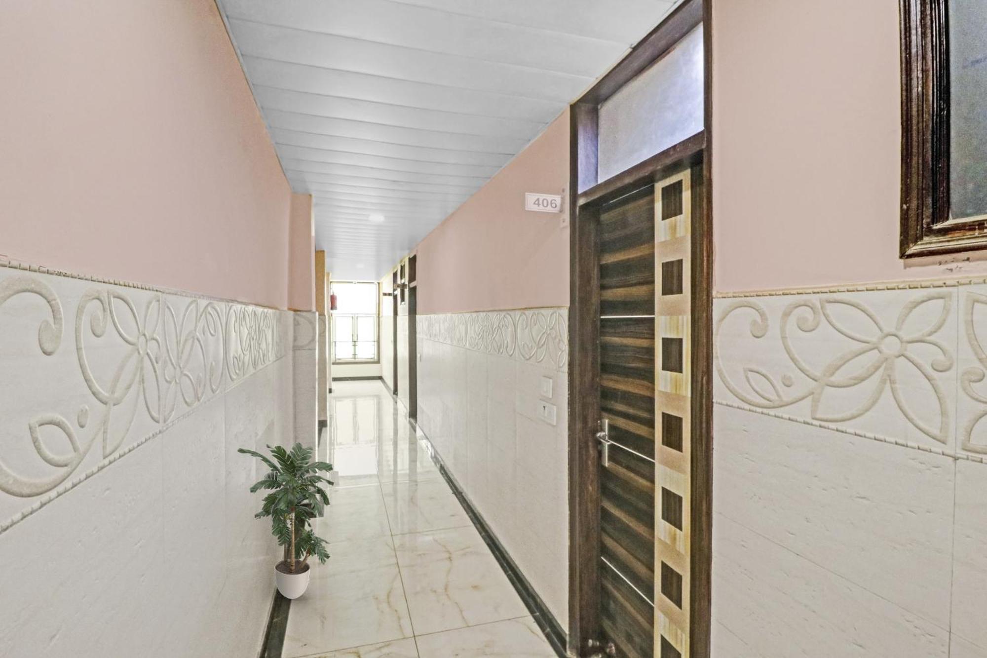 Hotel Oyo 90274 Hotel Knight Inn 3*