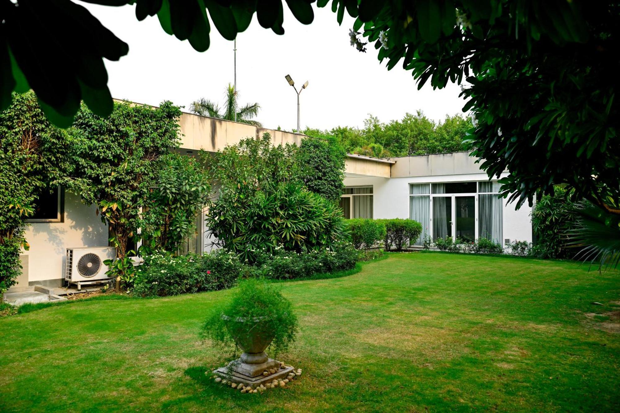 Udman Luxe Chattarpur Villa