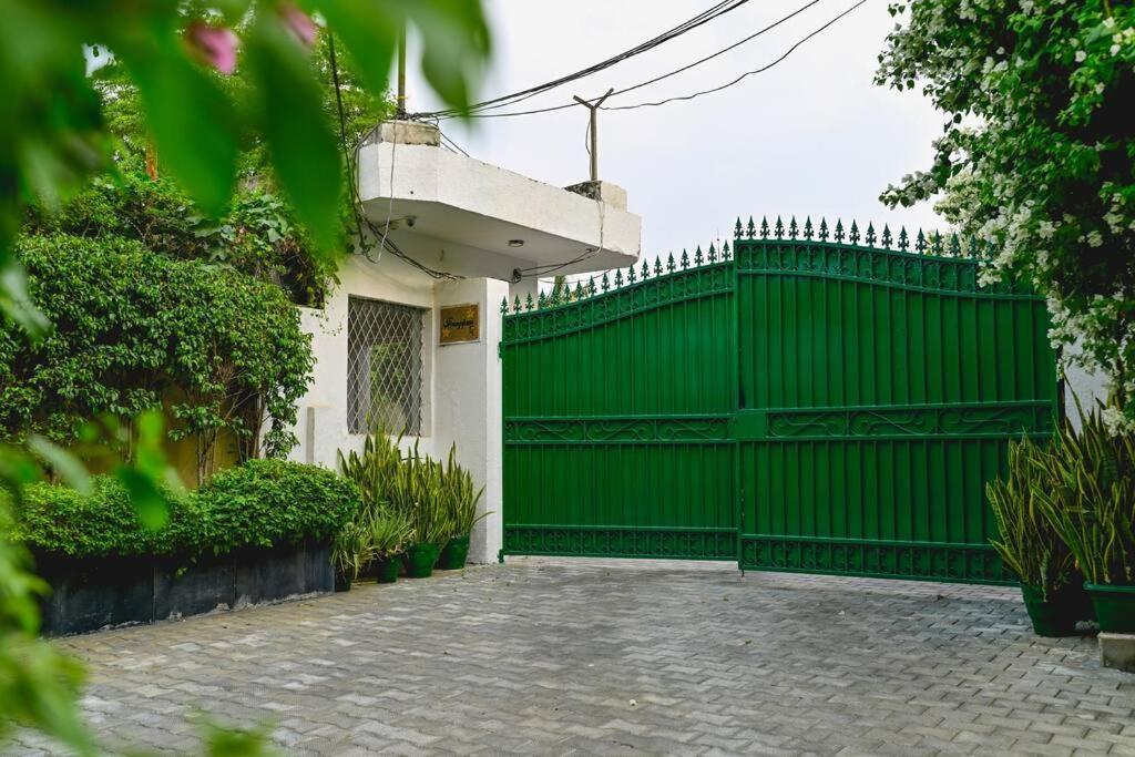 Udman Luxe Chattarpur *