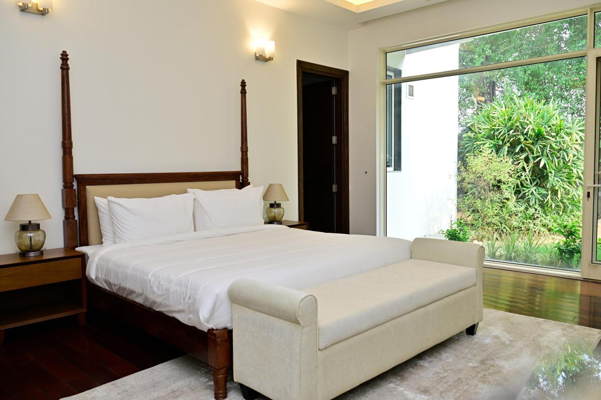 Udman Luxe Chattarpur Villa *