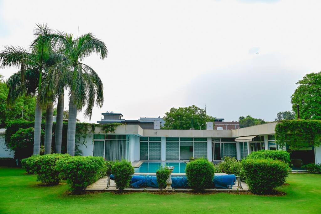 Udman Luxe Chattarpur * New Delhi