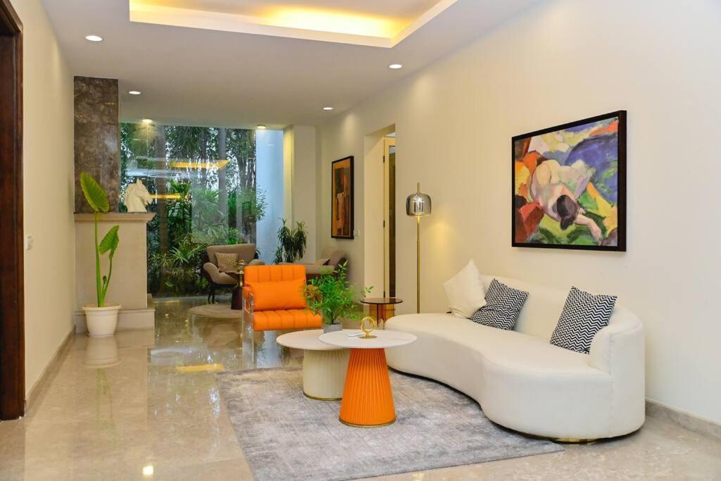 Udman Luxe Chattarpur