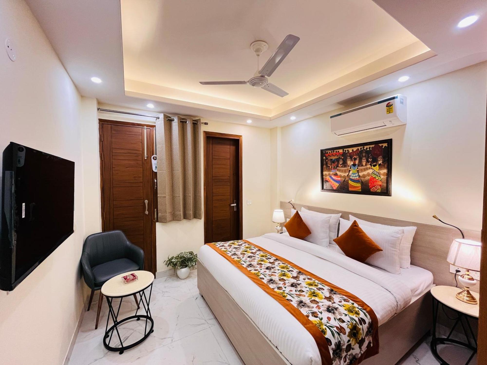 Ivaan Homes Opposite To Iskcon Temple East Of Kailash Hotel