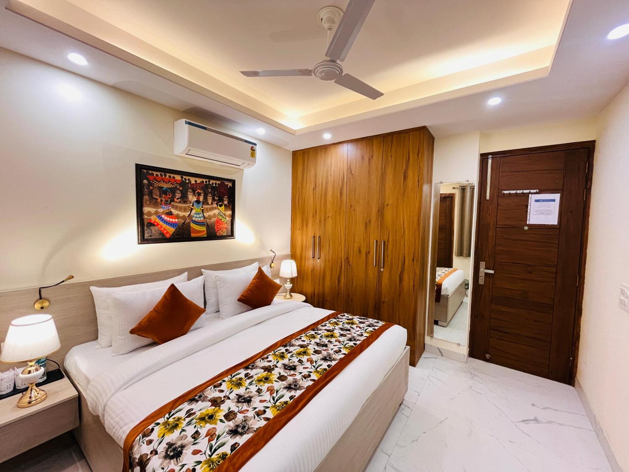 Ivaan Homes Opposite To Iskcon Temple East Of Kailash New Delhi
