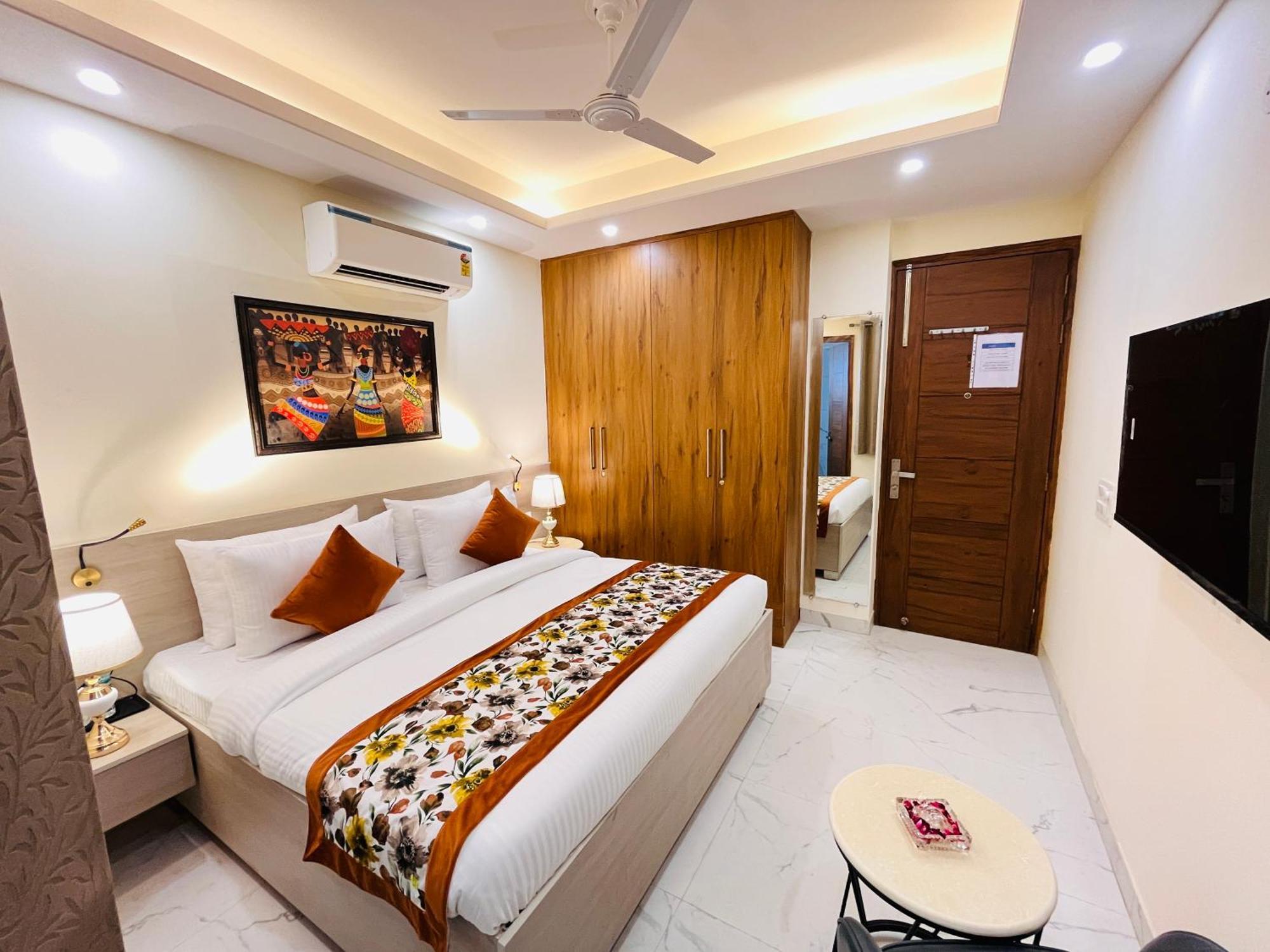 Ivaan Homes Opposite To Iskcon Temple East Of Kailash