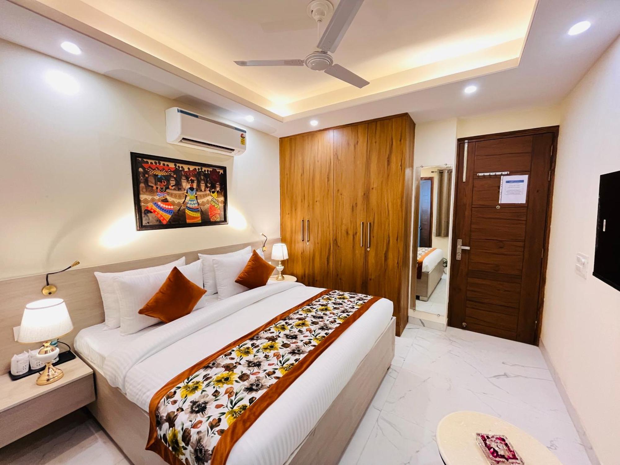 Hotel Ivaan Homes Opposite To Iskcon Temple East Of Kailash