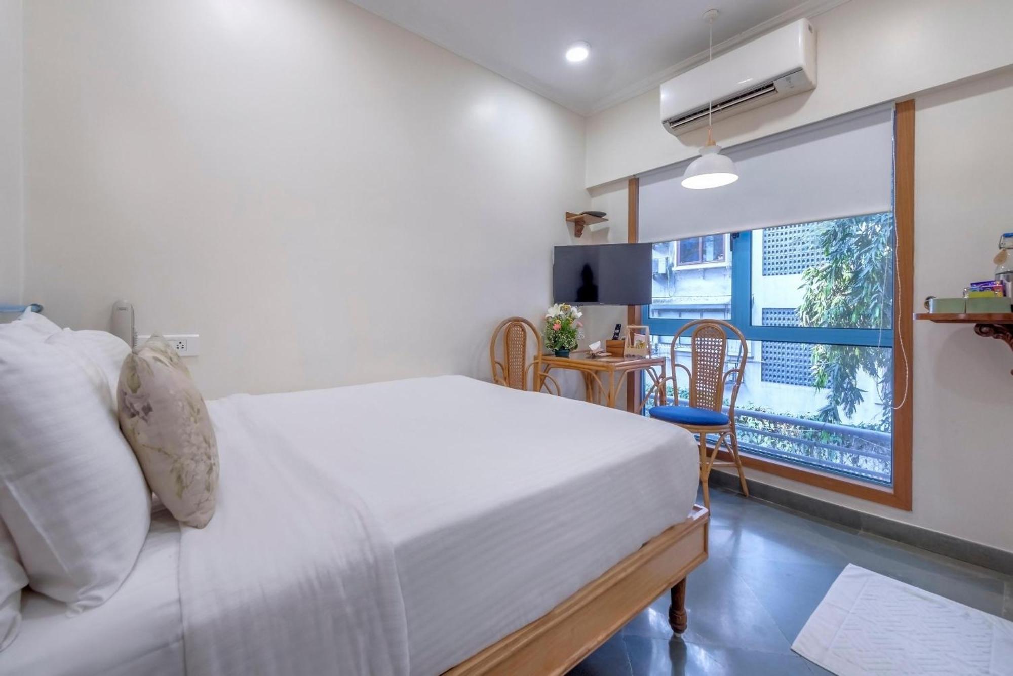 Hotel Airport Tulip Near Delhi Airport 4*