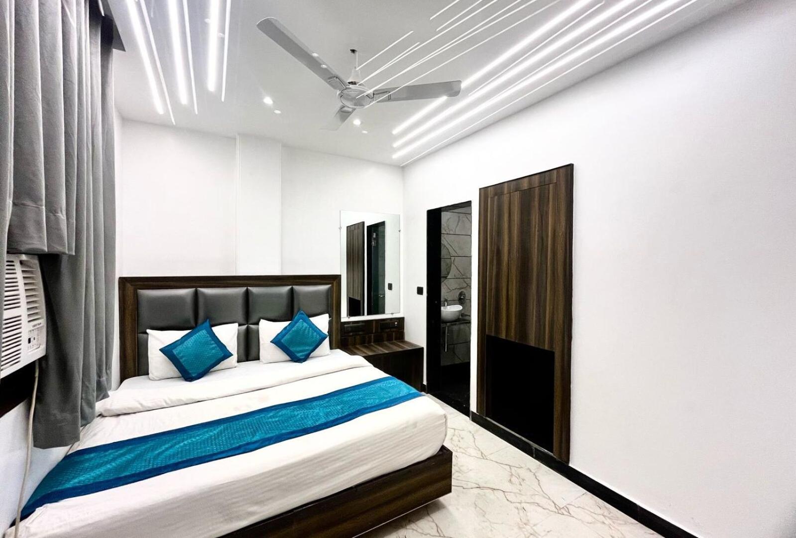 Shivdev International Near Railway Station 3*