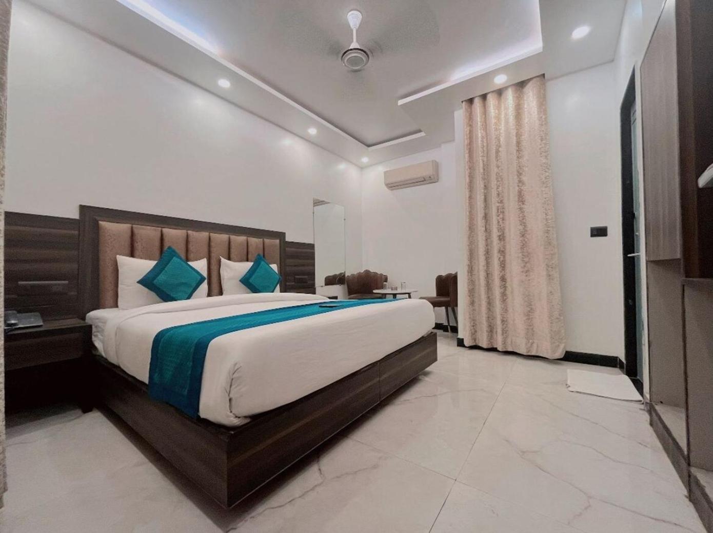 Shivdev International Near Railway Station Hotel