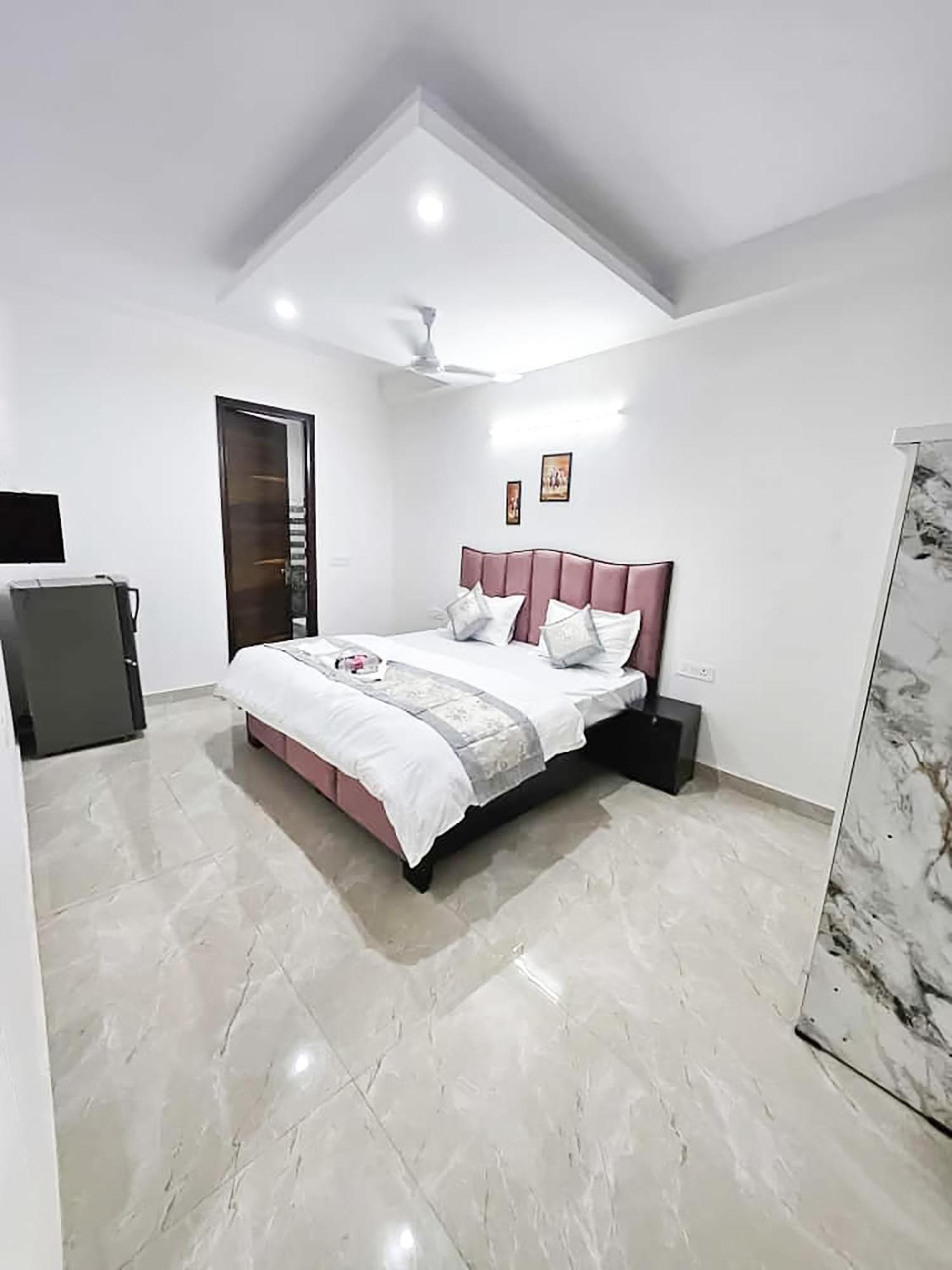 Galaxy - Ignou Road Saket Bed & Breakfast New Delhi