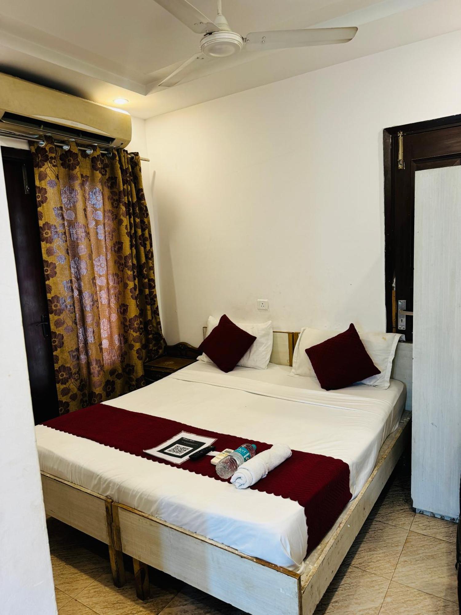 Bed & Breakfast Bir In Jangpura New Delhi