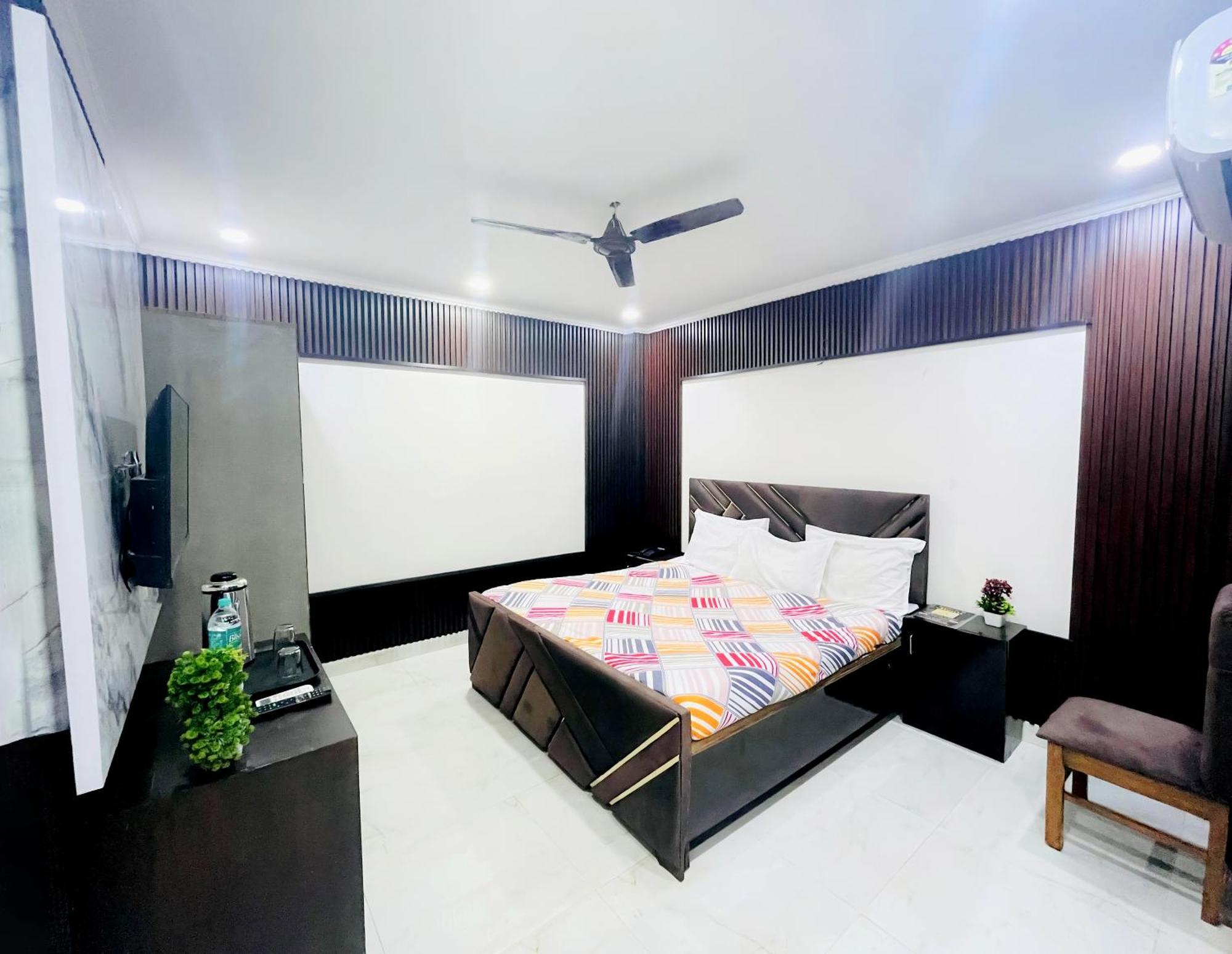 Tom & Jerry In Jangpura Bed & Breakfast