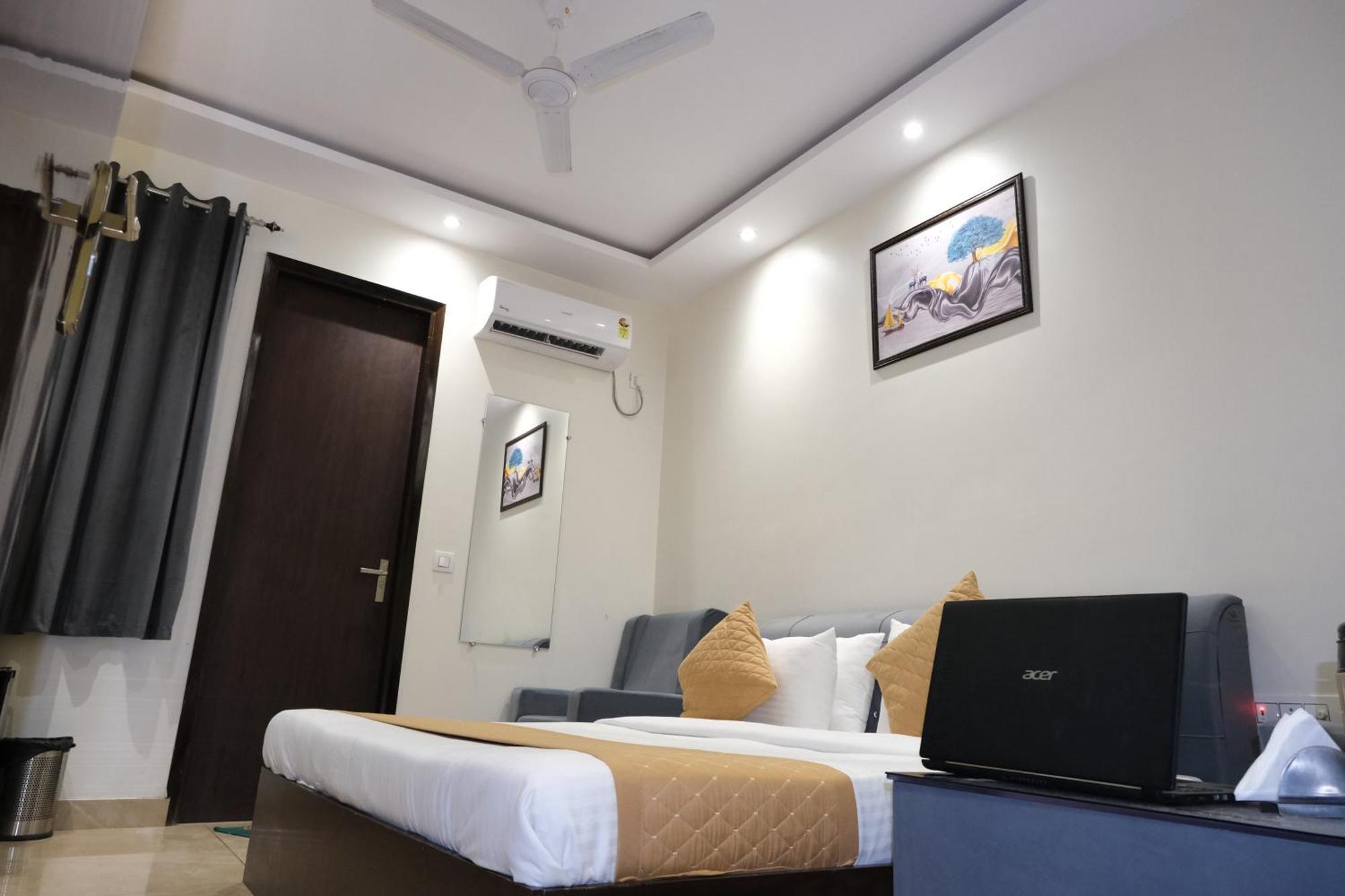 De Hocks Deluxe - Railway Station Hotel 4*