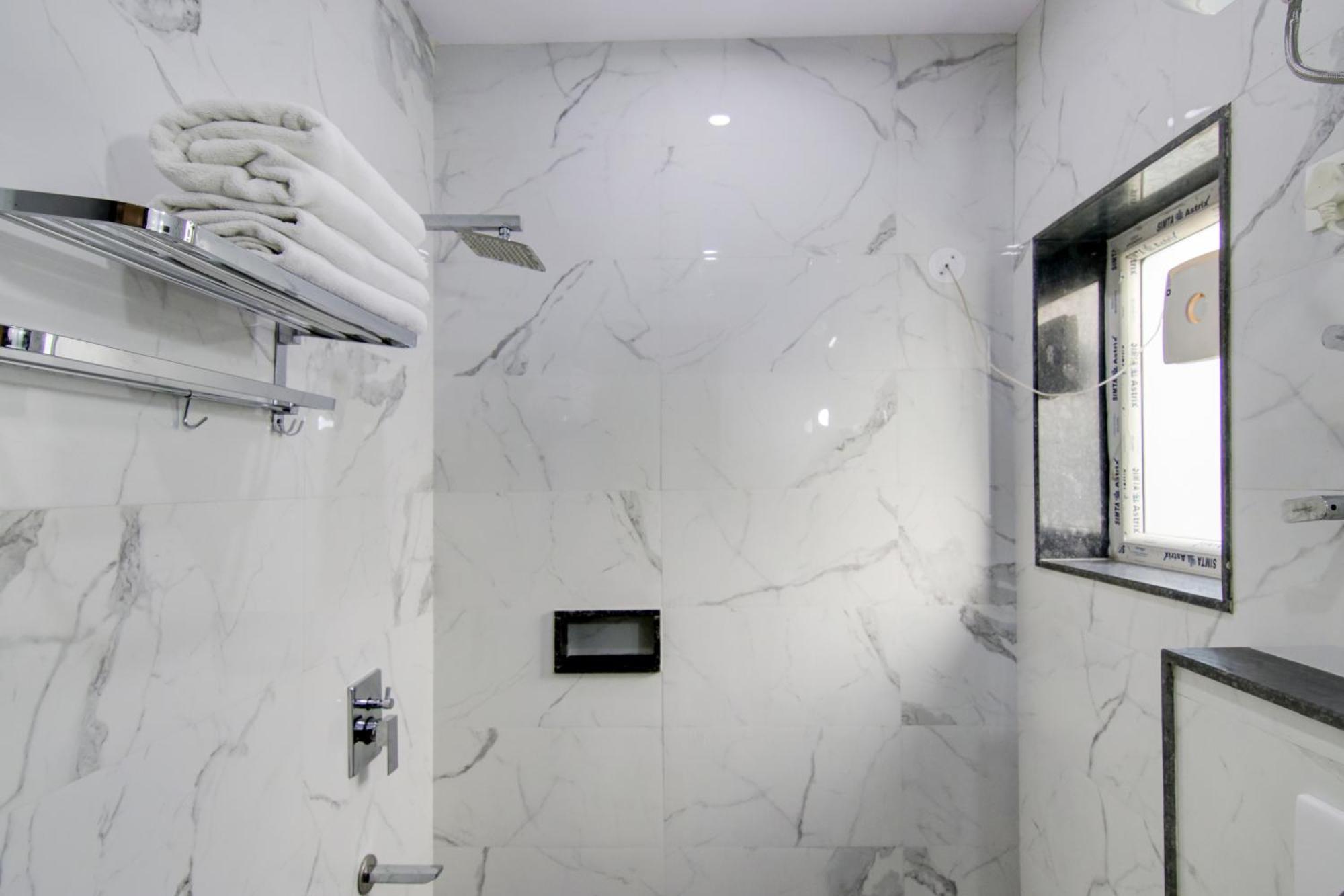 Hotel De Hocks Deluxe - Railway Station 4*
