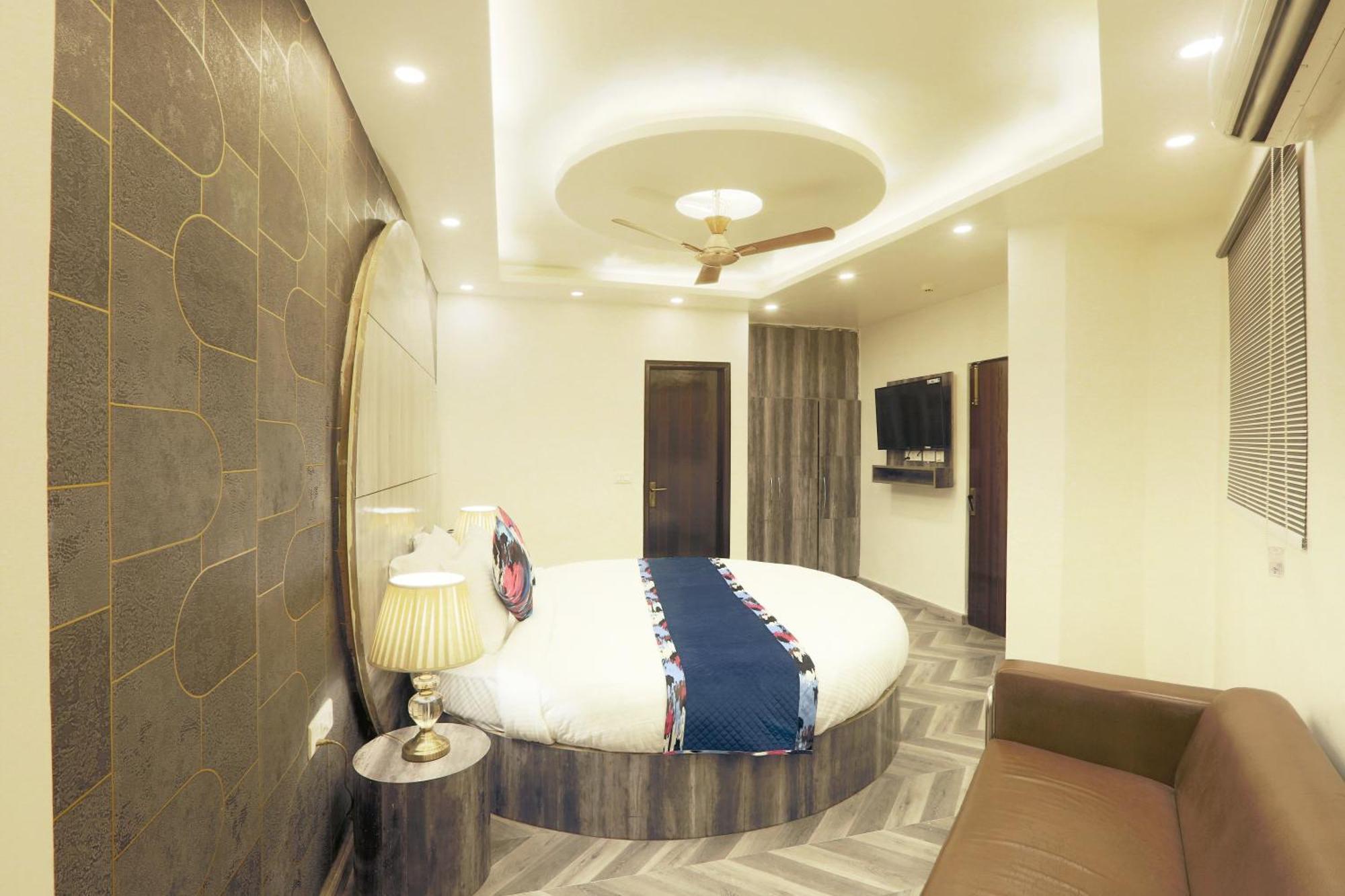 Luxury Near Igi Airport 4*