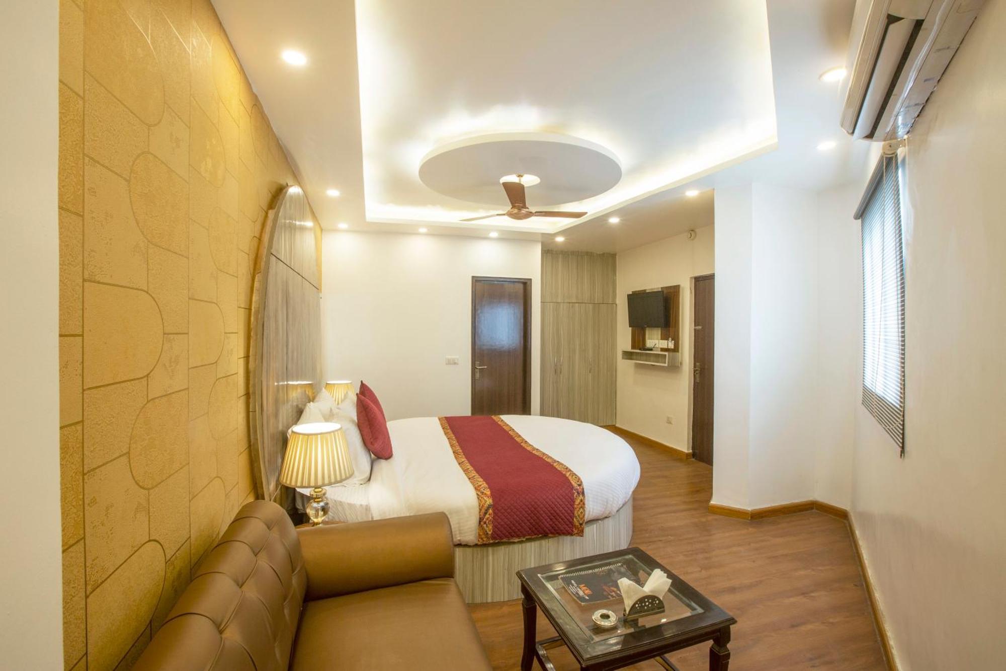 Hotel Luxury Near Igi Airport 4*