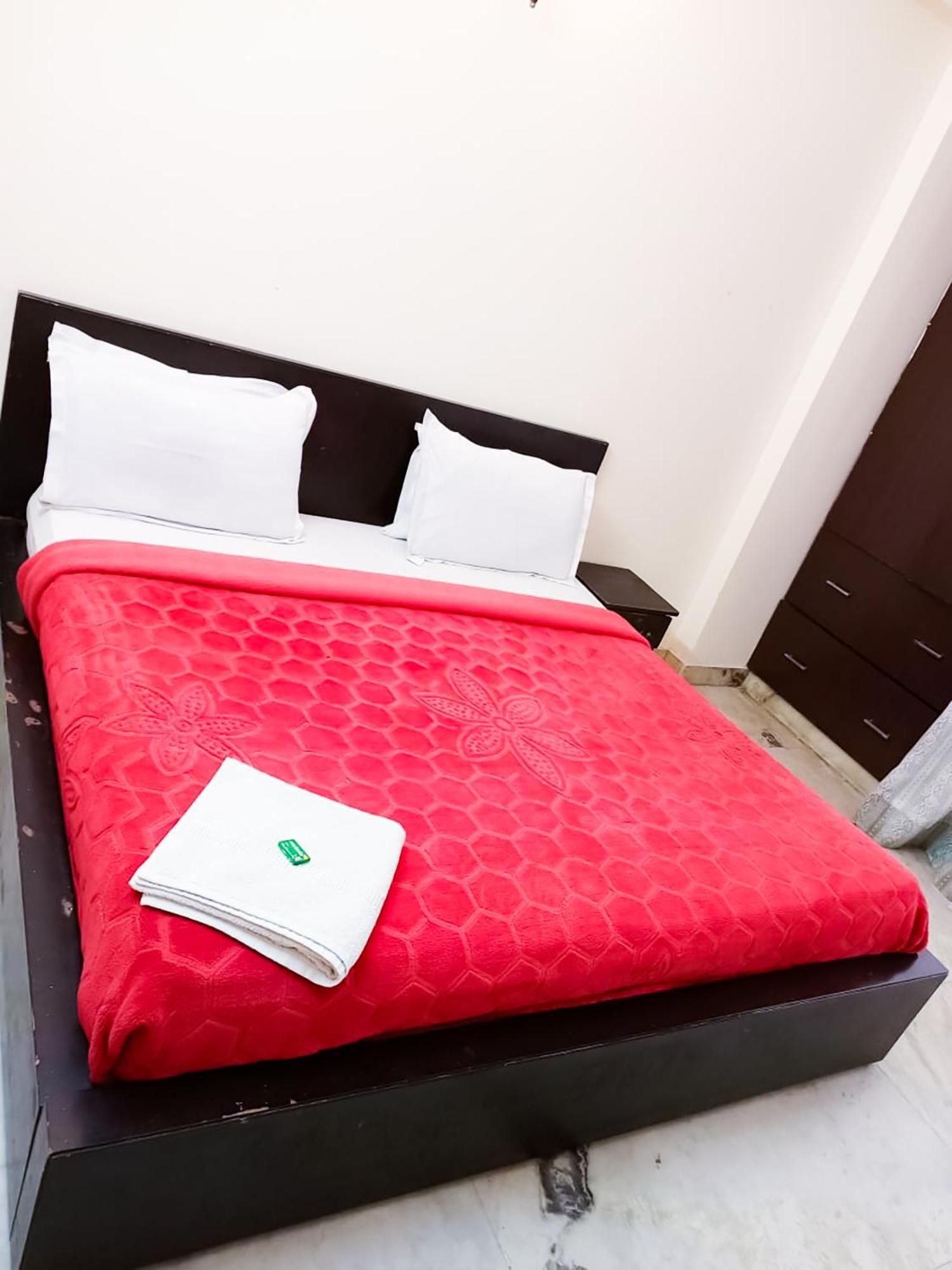 Jagannath - Chittaranjan Park Apartment New Delhi