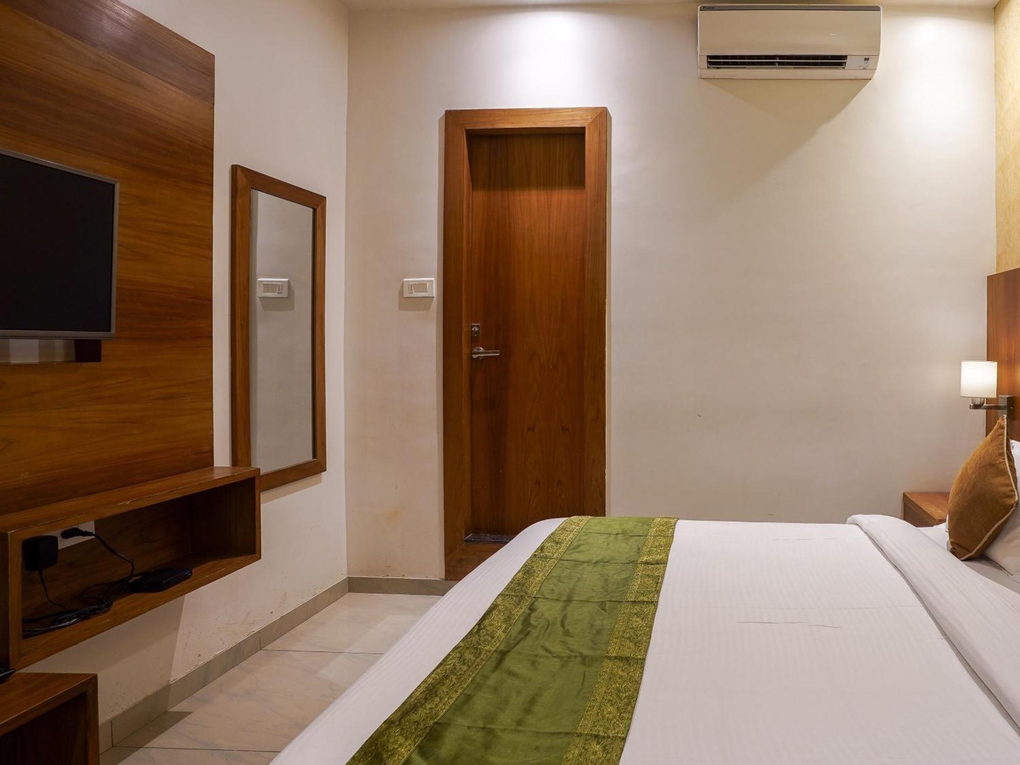 Hotel Airport Tulip Near Delhi Airport