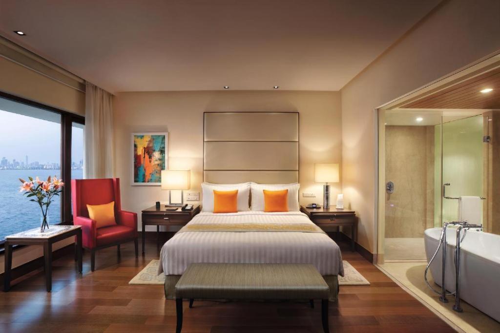 Grand Rosewood Near Delhi Airport Hotel 4*
