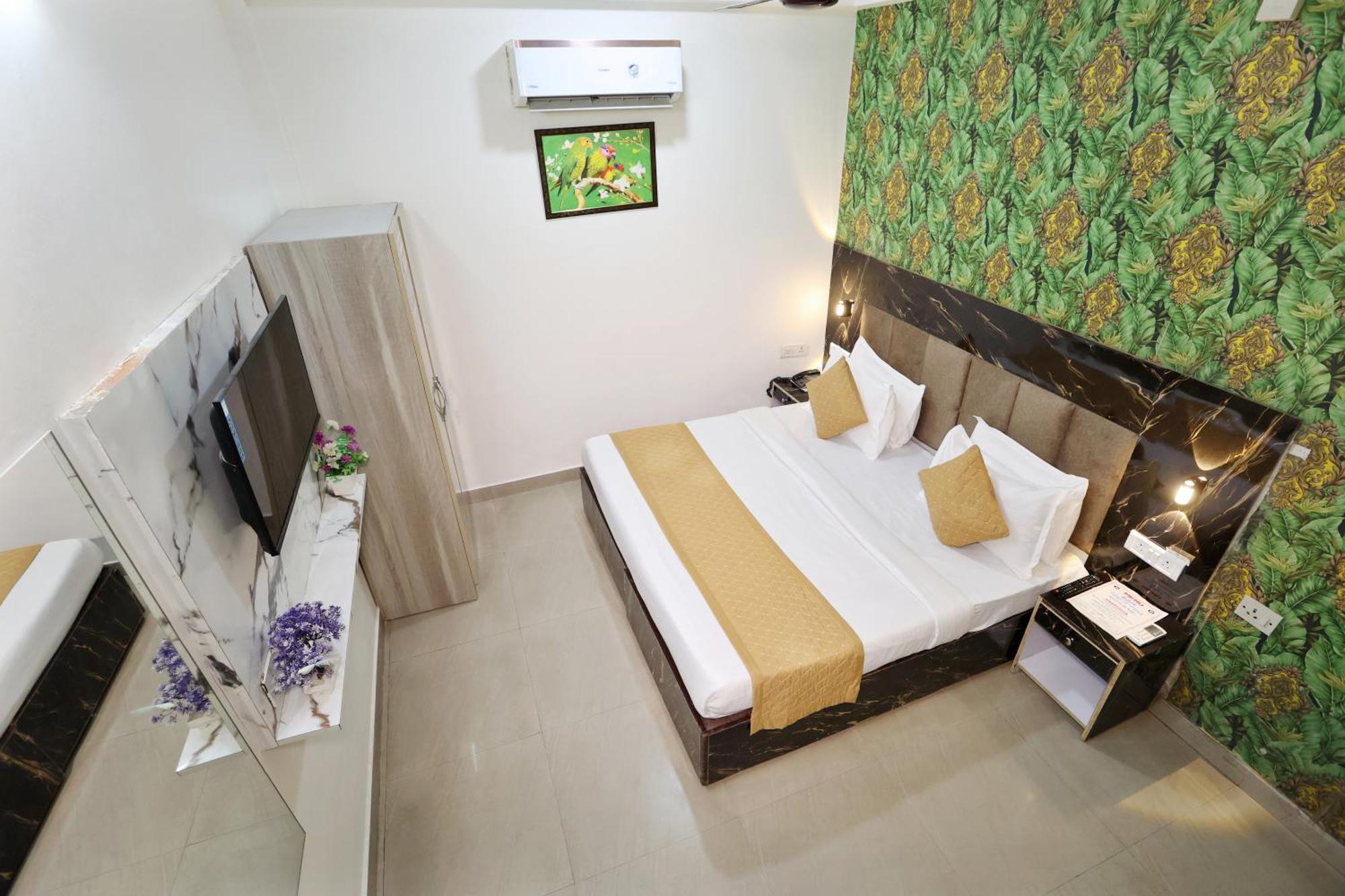 Popular Delhi Airport 3*