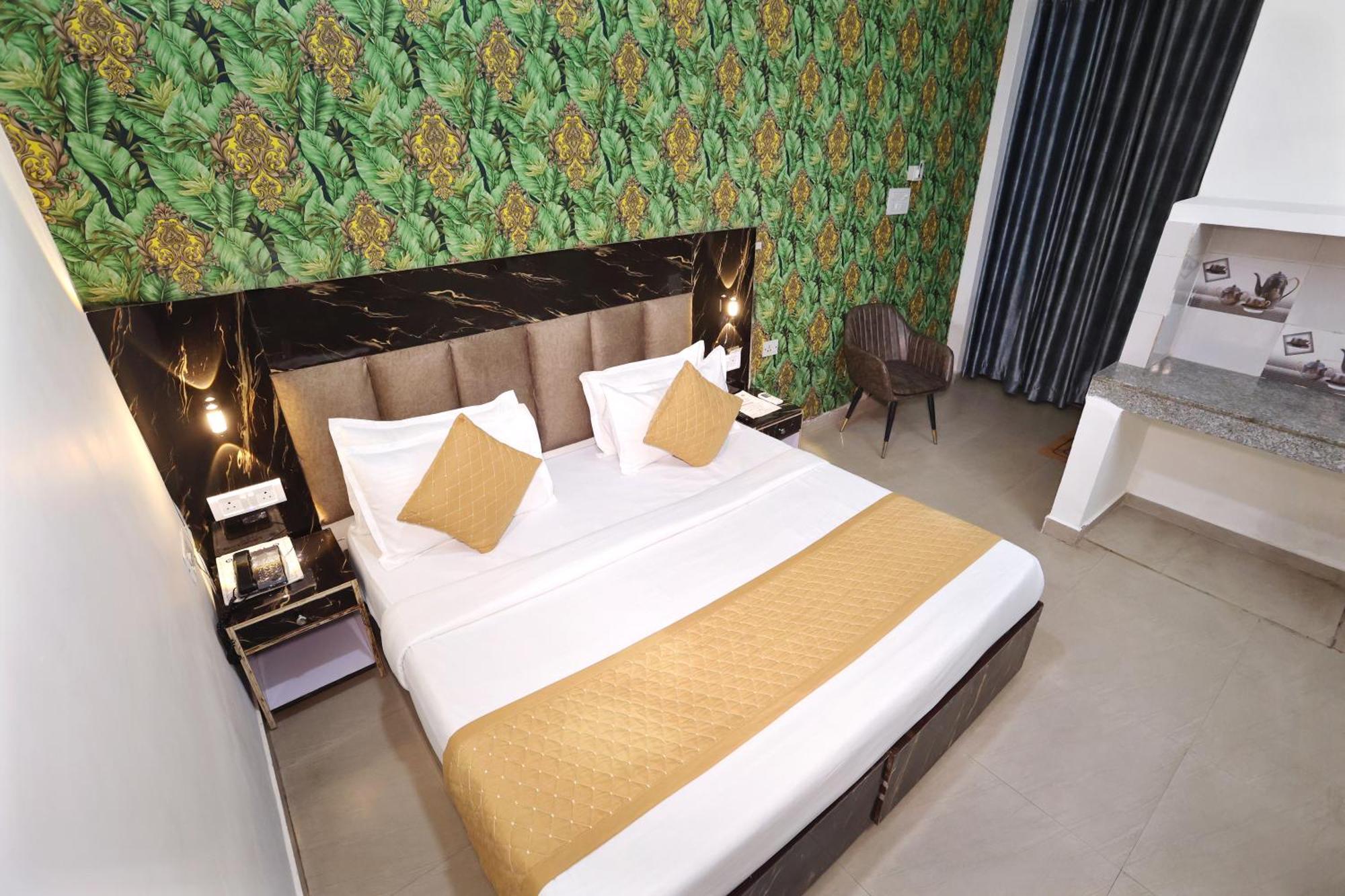 Popular Delhi Airport 3* New Delhi