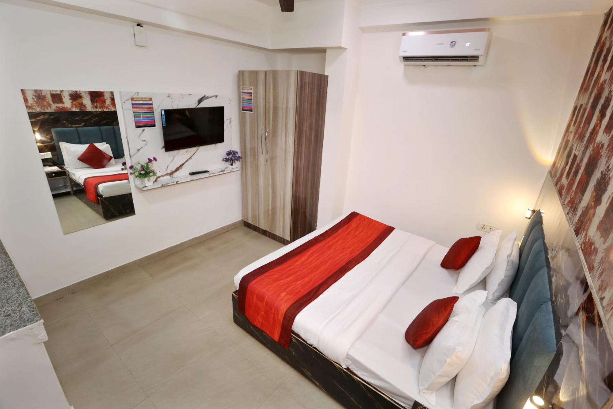 Popular Delhi Airport 3*